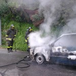 auto in fiamme