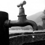 rubinetto acqua goccia