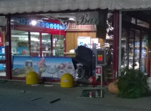 Furto bancomat in bar