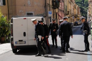 non si ferma all'alt carabinieri