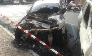 Incendi: a fuoco due auto a Viareggio