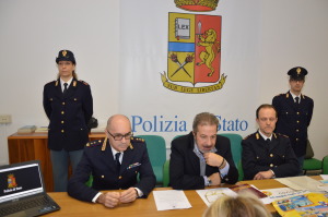 con stampa questura