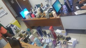 guardia finanza sequestro merce 27 7 17