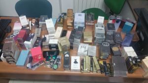 guardia finanza sequestro merce b 27 7 17