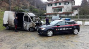 CARABINIERI PONTREMOLI INCENDIO FURGONE 31 1 18