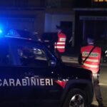 Tragedia a Licciana Nardi, uomo trovato morto sul balcone di casa con ferite da coltello: indagano i Carabinieri