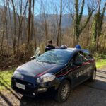 Tragedia a Camaiore: uccide moglie e figlio a colpi di fucile, poi si barrica sul tetto