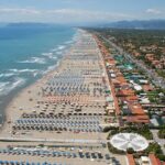 FORTE DEI MARMI – Sponsorizzazioni negli stabilimenti balneari, la minoranza abbandona il consiglio