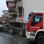 Incendio in un appartamento a Massa: muore ex carabiniere, grave la moglie
