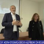  “TI RIVEDO NEI TUOI OCCHI” MOSTRA FOTOGRAFICA DEDICATA ALLE PERSONE CON DECADIMENTO COGNITIVO – SERVIZIO TG VIDEO