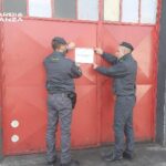 GdiF PISA: SEQUESTRATA UN’OFFICINA ABUSIVA ALL’INTERNO DI UN CAPANNONE INDUSTRIALE E INGENTI QUANTITATIVI DI RIFIUTI SPECIALI PERICOLOSI.