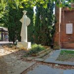 Aiuola delle Poste nel degrado: «Un pessimo biglietto da visita per la città»