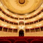 Lella Costa, Gene Gnocchi, Ascanio Celestini, Neri Marcorè, Giuseppe Cederna. In sala, sul mare e sotto la torre: il grande teatro protagonista a Carrara
