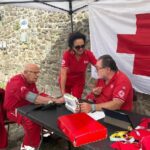Folla da stadio alla giornata di prevenzione gratuita della Croce Rossa di Albiano Magra con lo specialista Bonetti